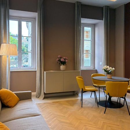 Teatro Romano Exclusive Suites Триест Екстериор снимка