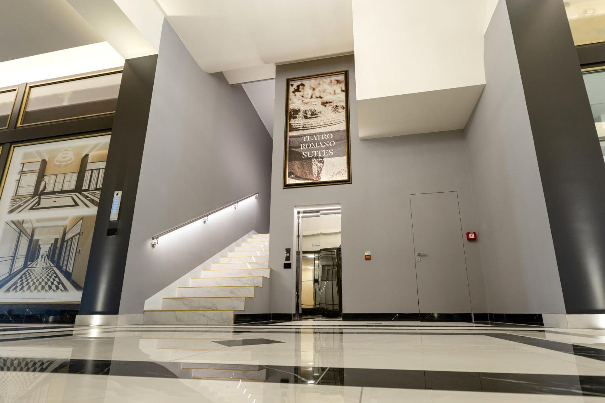 Teatro Romano Exclusive Suites Триест Екстериор снимка