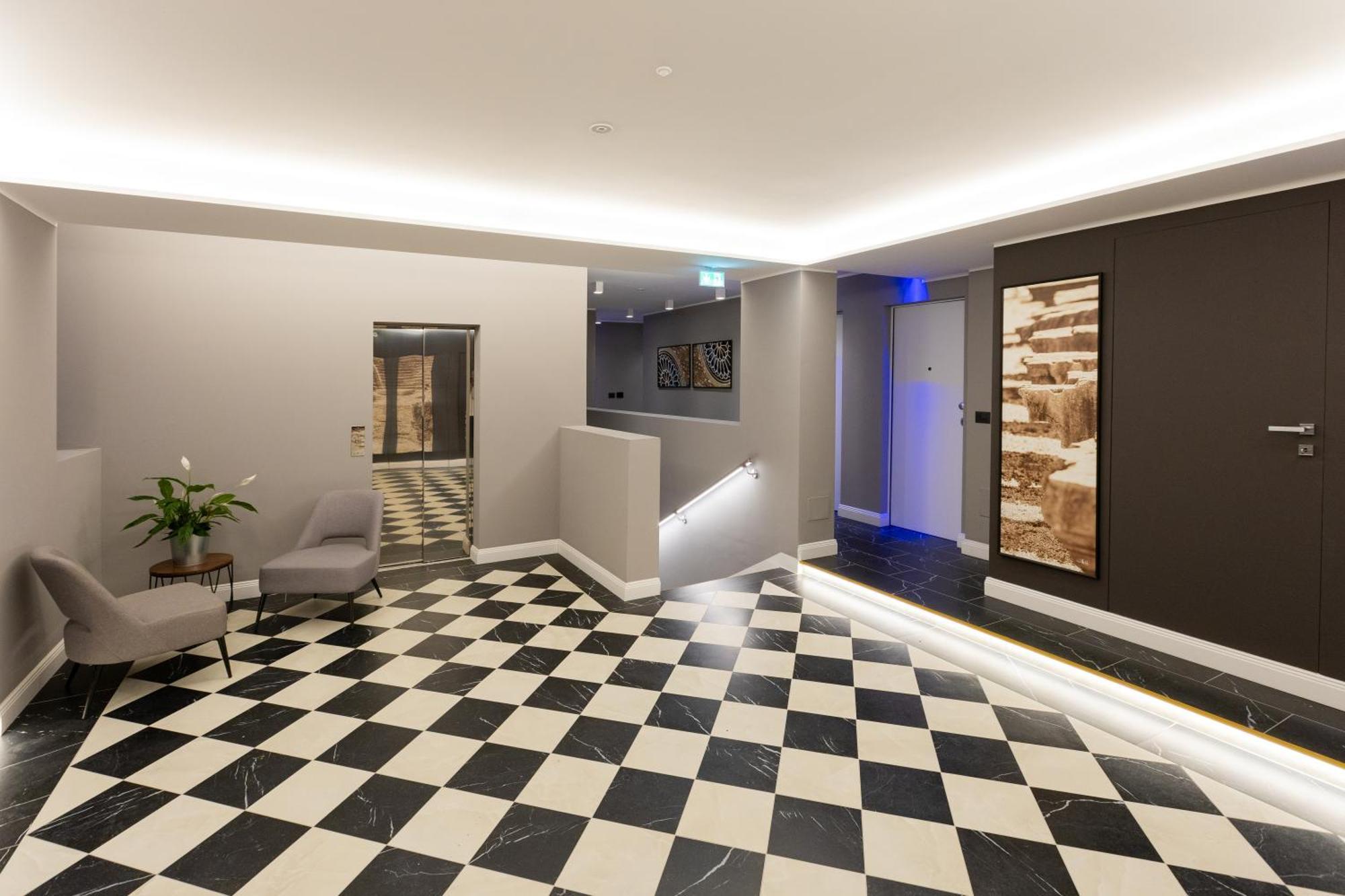 Teatro Romano Exclusive Suites Триест Екстериор снимка