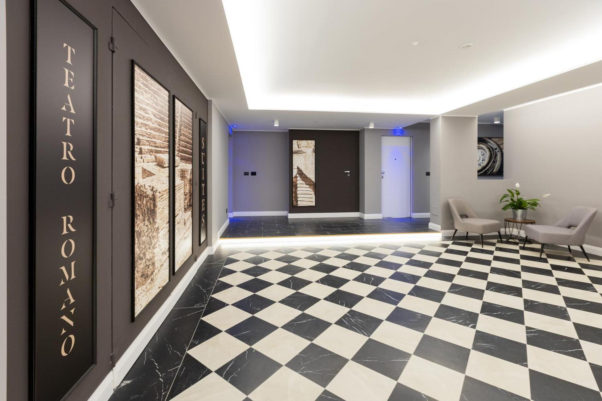 Teatro Romano Exclusive Suites Триест Екстериор снимка