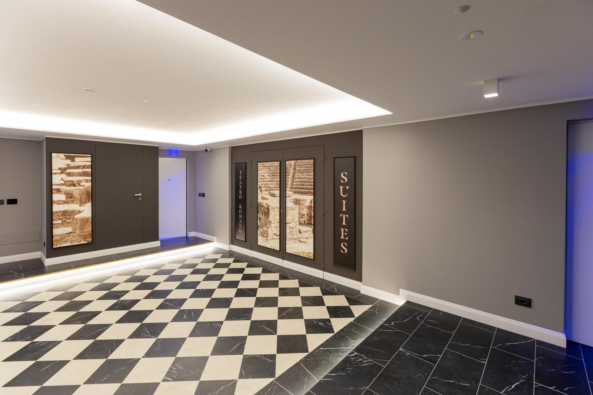 Teatro Romano Exclusive Suites Триест Екстериор снимка