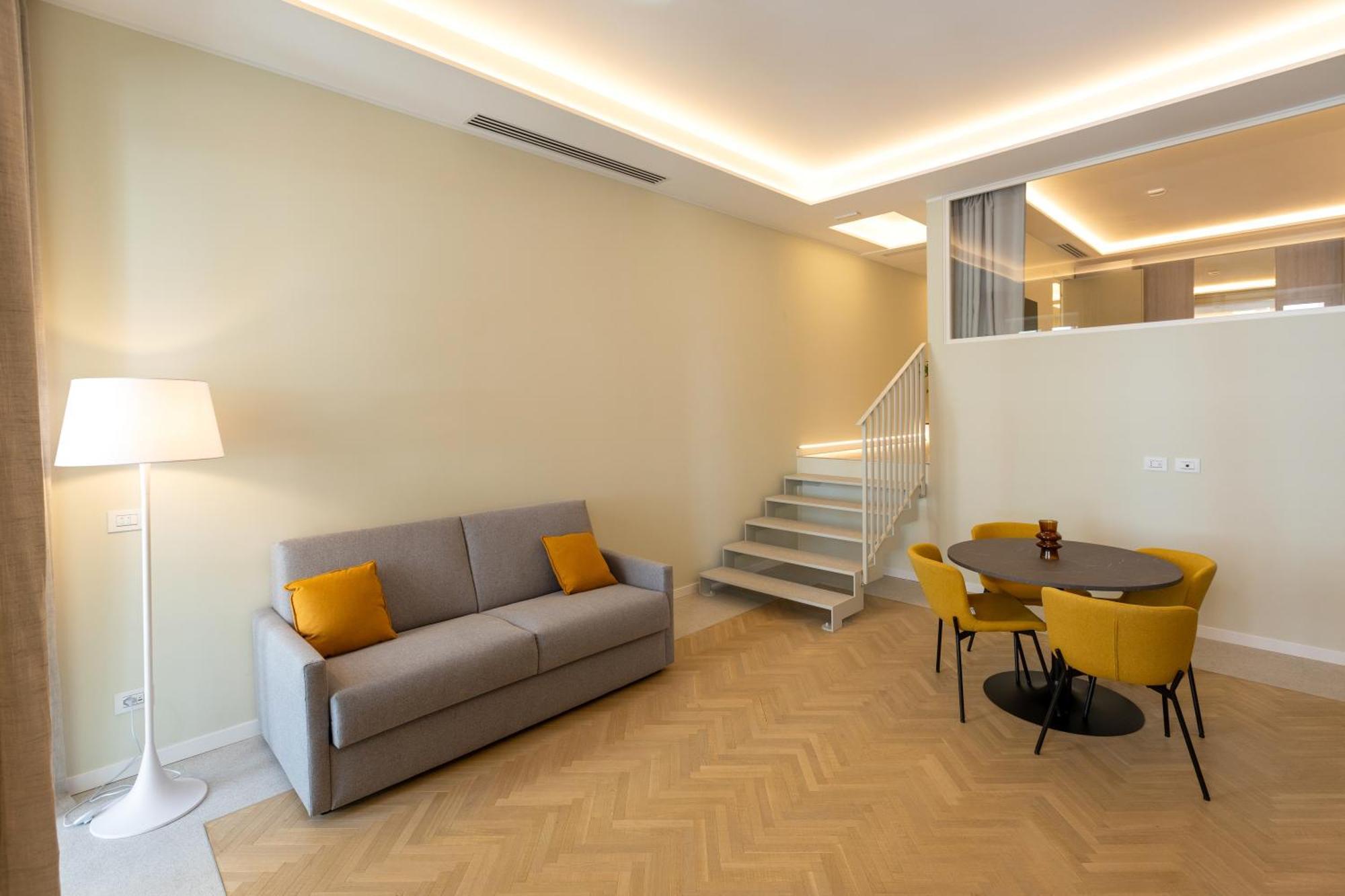 Teatro Romano Exclusive Suites Триест Екстериор снимка