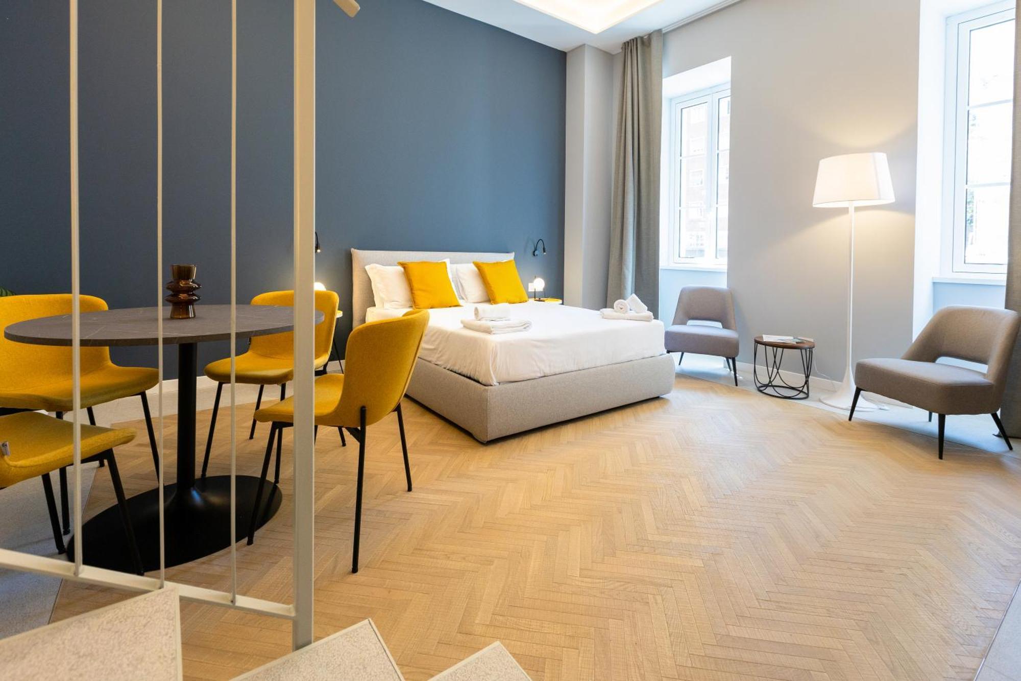 Teatro Romano Exclusive Suites Триест Екстериор снимка