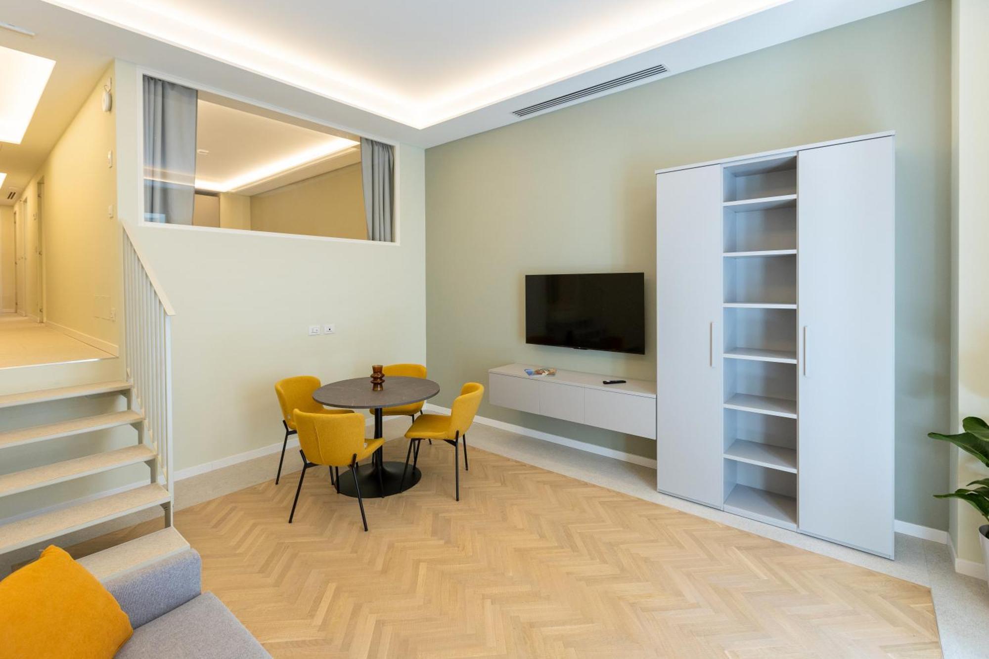 Teatro Romano Exclusive Suites Триест Екстериор снимка