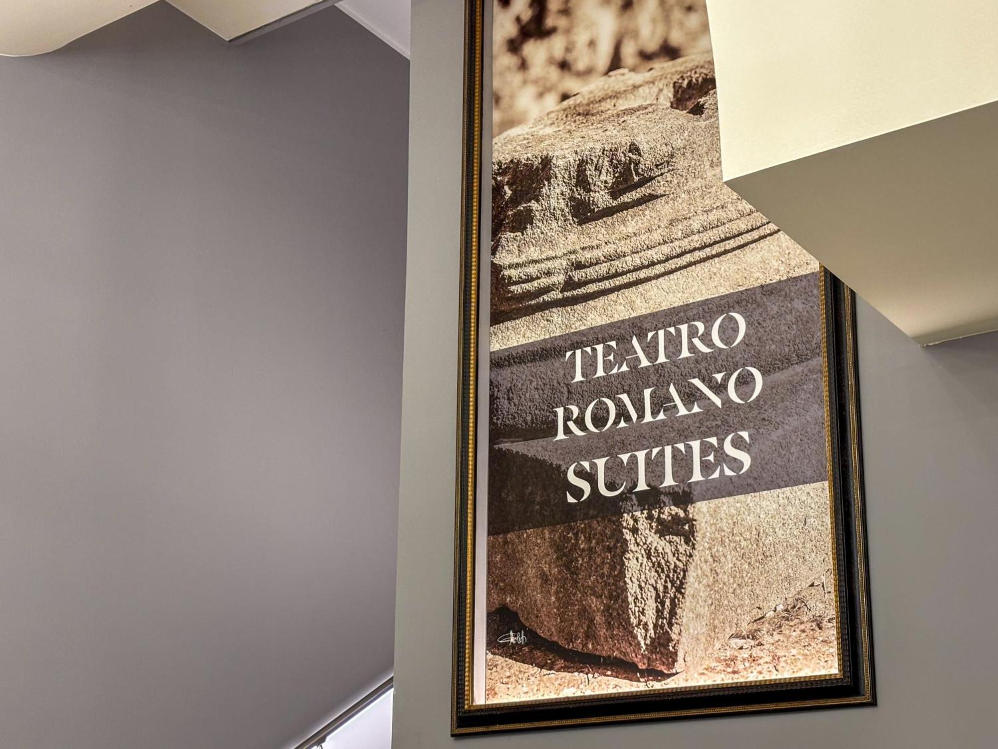 Teatro Romano Exclusive Suites Триест Екстериор снимка