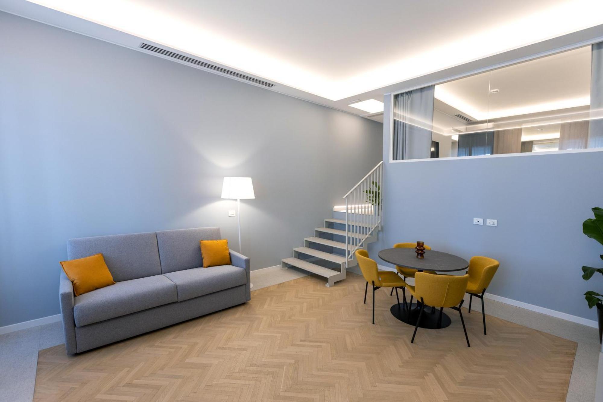 Teatro Romano Exclusive Suites Триест Екстериор снимка