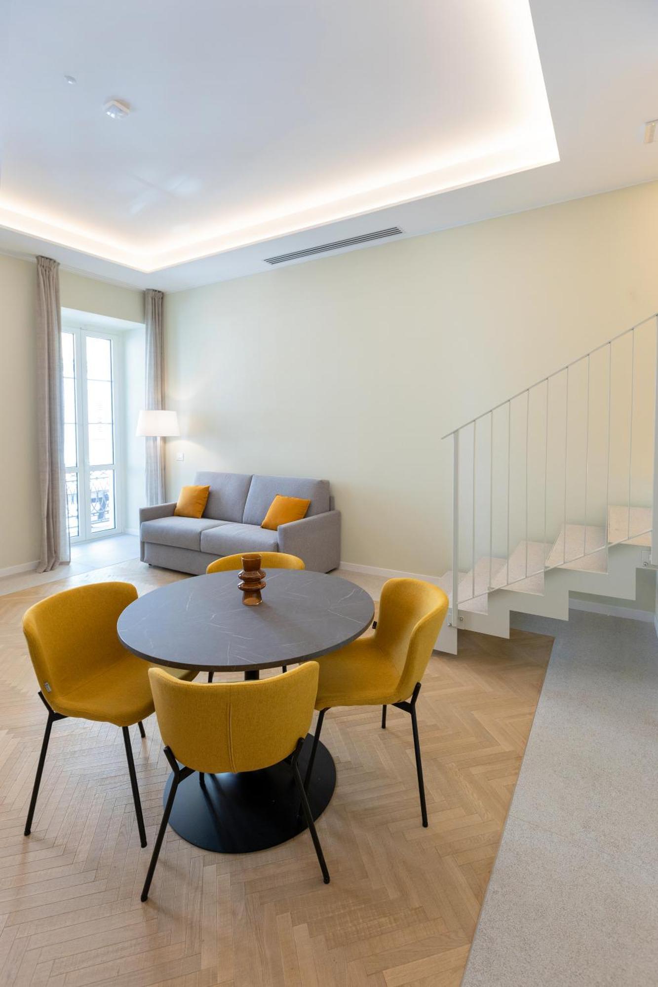 Teatro Romano Exclusive Suites Триест Екстериор снимка