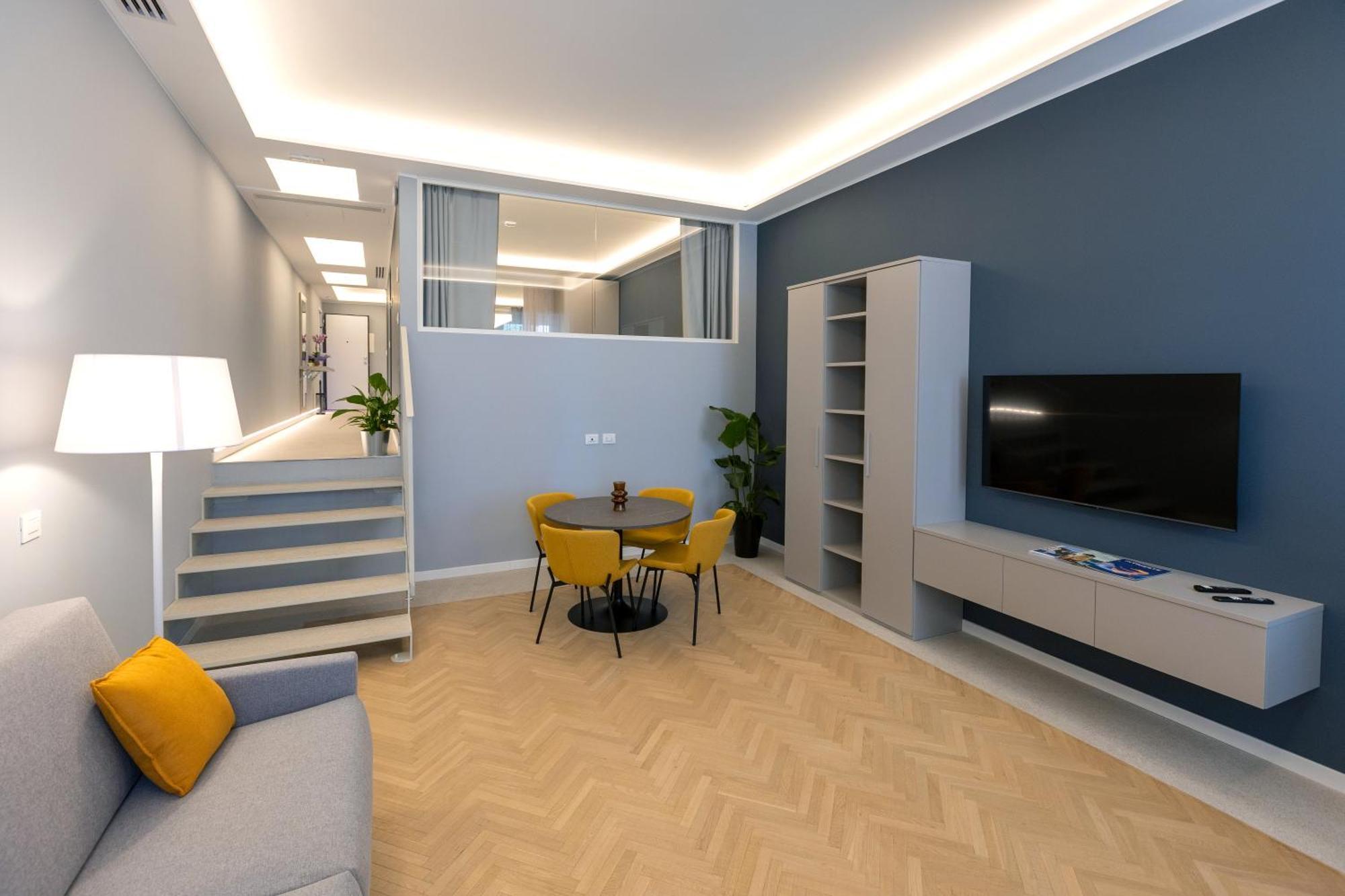Teatro Romano Exclusive Suites Триест Екстериор снимка